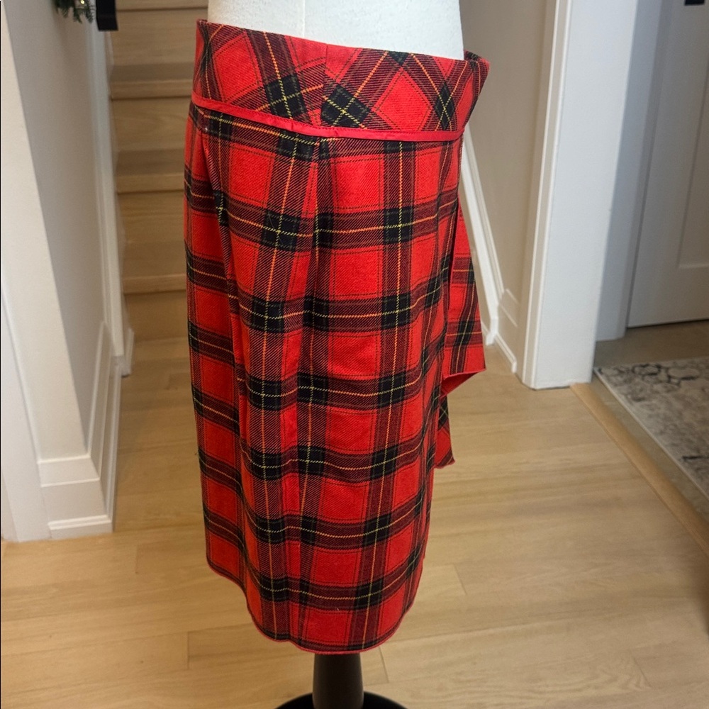 Tristan & Iseut Plaid Red Women's Skirt size 10 - Picture 2 of 5